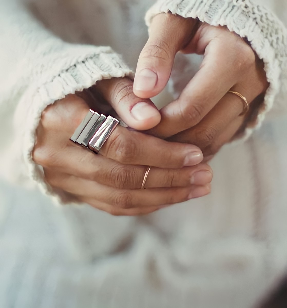 シンプルリングの重ねづけ - ジュエリー・アクセサリーOps.(オプス 