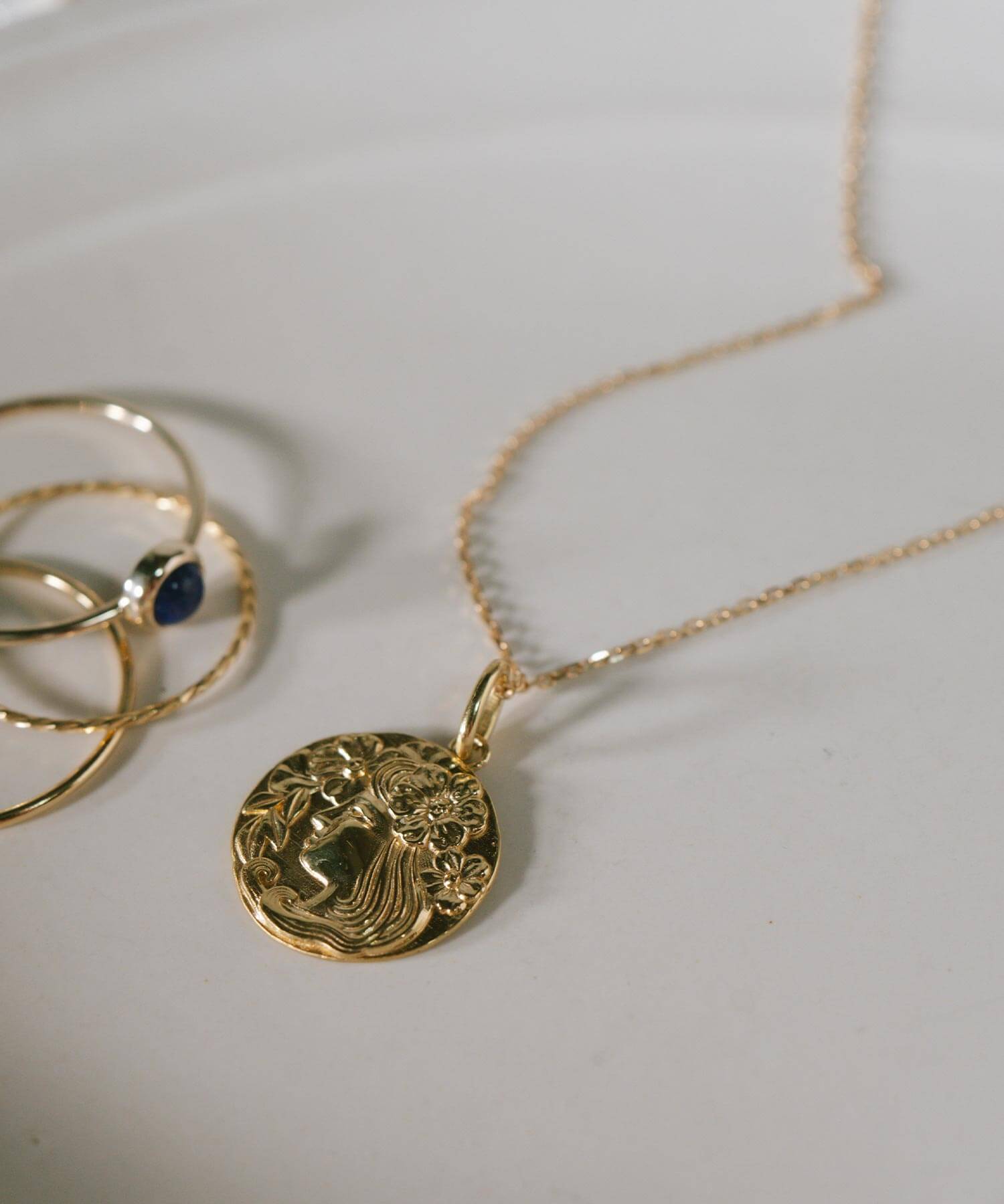 2026年】コインネックレスおすすめ5選。レディースに人気の18K・ゴールド・シルバー、デザインの選び方。 - ジュエリー・アクセサリー Ops.(オプス)日本公式ストア