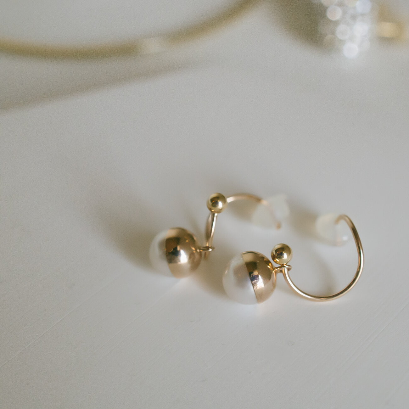 K18 Ping Gold Swirl Pearl Earrings SUZURAN -スズラン- | Ops