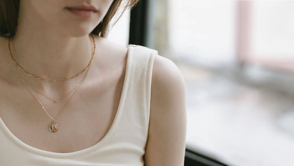 大人気ネックレス 繊細デザイン美しい輝き 着け心地抜群 レディースアクセサリー 華奢ネックレスと大ぶりネックレス｜印象を変えるアイテム別比較 - Ops