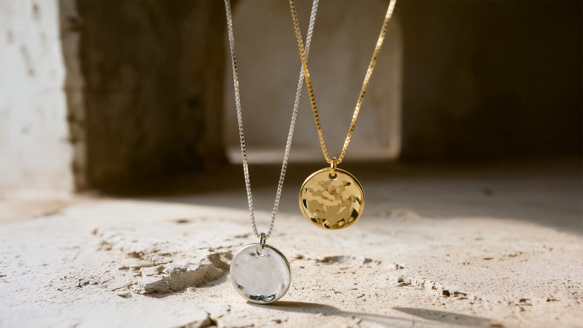 2026年】コインネックレスおすすめ5選。レディースに人気の18K・ゴールド・シルバー、デザインの選び方。 -  ジュエリー・アクセサリーOps.(オプス)日本公式ストア